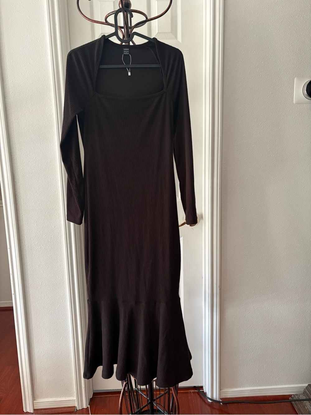 Womenβs Long Sleeve Square Neck Brown Dress size medium brand new shein ruffled